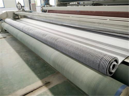 鈉基膨潤土防水毯與HDPE土工膜 構筑現代工程防滲屏障